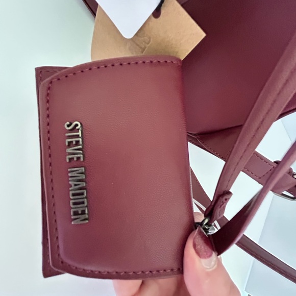 BNWT Steve Madden  Backpack with CC holder,  front pocket and adjustable straps - Picture 4 of 11